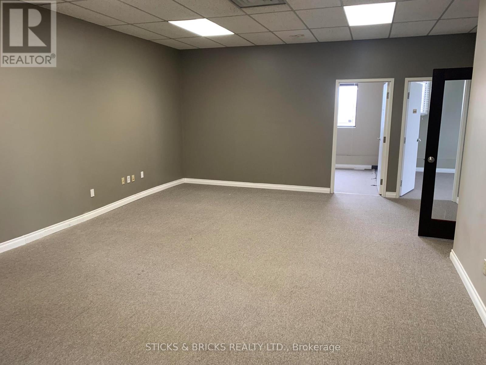 303 - 4673 Ontario Avenue, Niagara Falls (210 - Downtown), Ontario  L2E 3R1 - Photo 3 - X9410851
