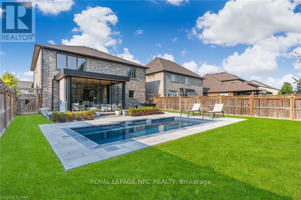 14 Tuscany Court, St. Catharines (453 - Grapeview), Ontario  L2S 0E2 - Photo 2 - X9413813