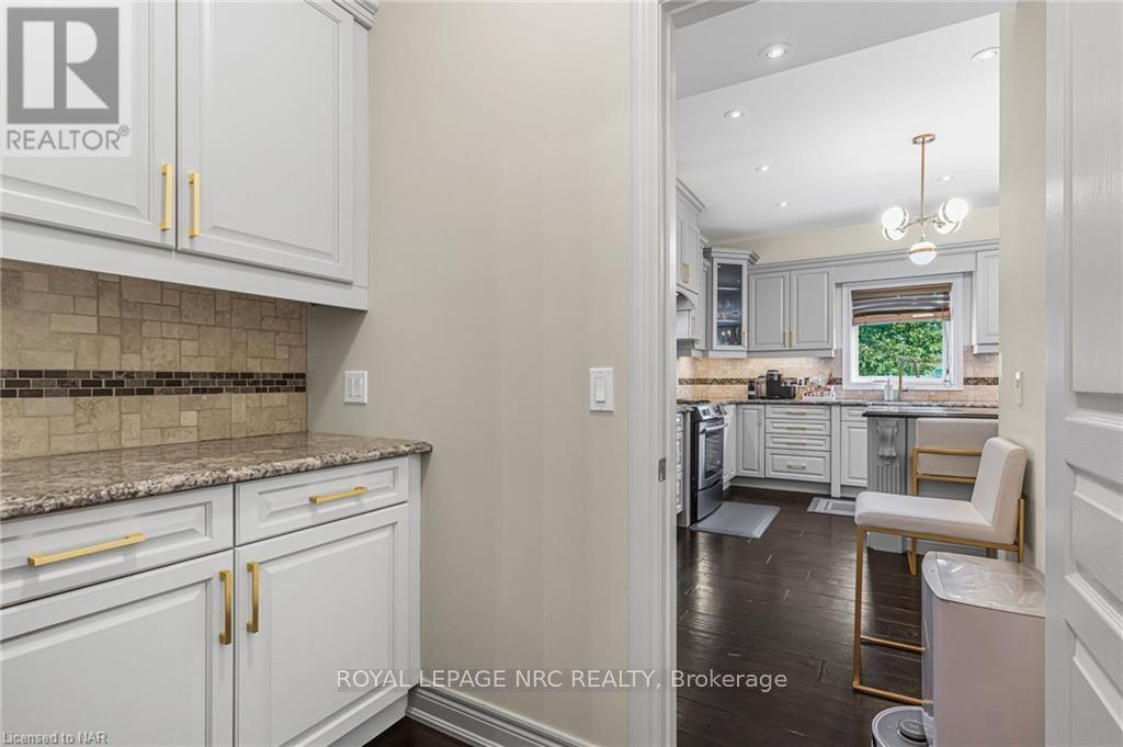 14 Tuscany Court, St. Catharines (453 - Grapeview), Ontario  L2S 0E2 - Photo 7 - X9413813