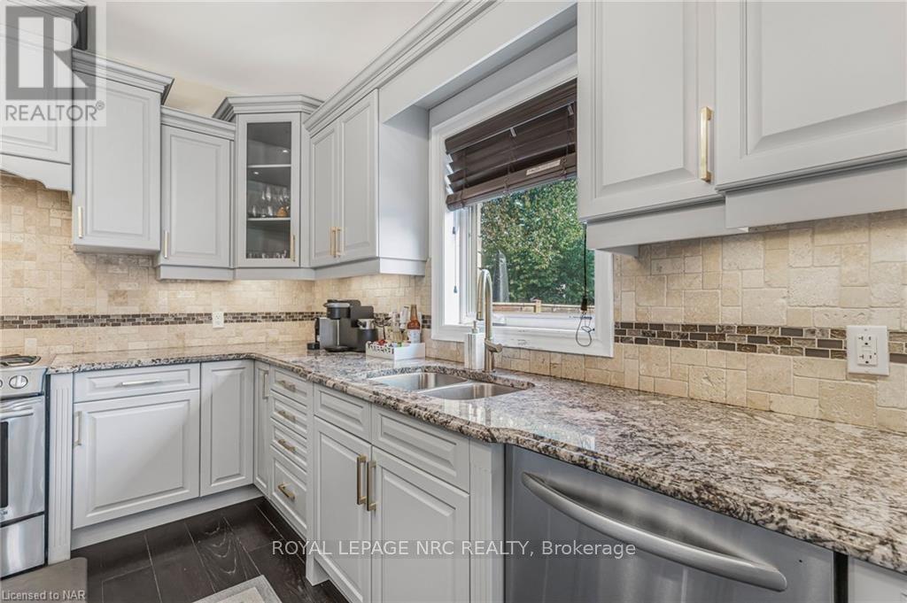 14 Tuscany Court, St. Catharines (453 - Grapeview), Ontario  L2S 0E2 - Photo 9 - X9413813