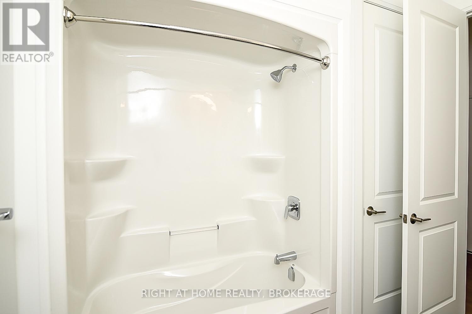 7 - 3318 Weinbrenner Road, Niagara Falls (223 - Chippawa), Ontario  L2G 3S2 - Photo 10 - X11880514