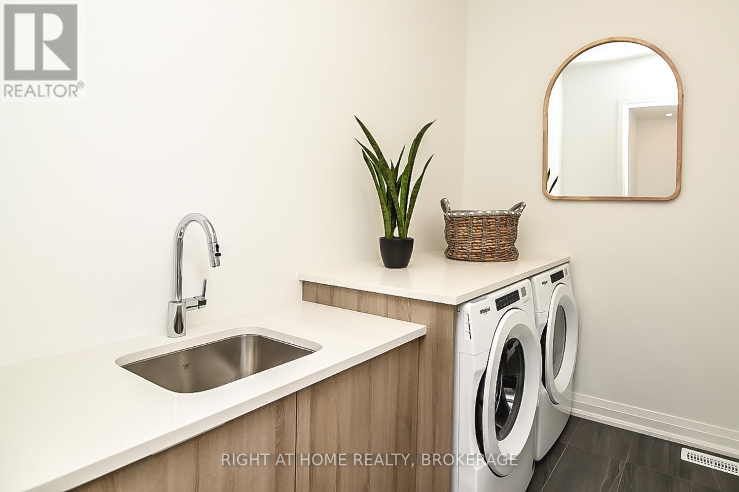 7 - 3318 Weinbrenner Road, Niagara Falls (223 - Chippawa), Ontario  L2G 3S2 - Photo 8 - X11880514