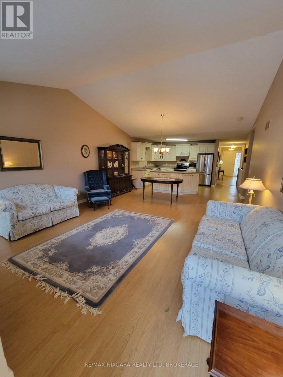 35 - 605 Welland Avenue, St. Catharines (444 - Carlton/bunting), Ontario  L2M 7Z7 - Photo 10 - X11882305