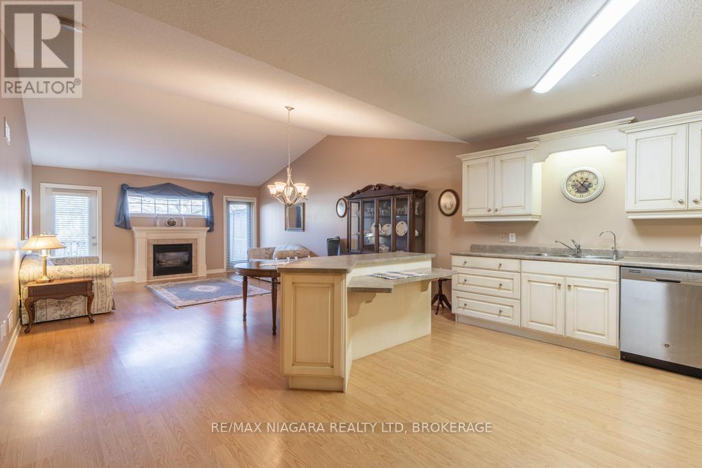 35 - 605 Welland Avenue, St. Catharines (444 - Carlton/bunting), Ontario  L2M 7Z7 - Photo 5 - X11882305