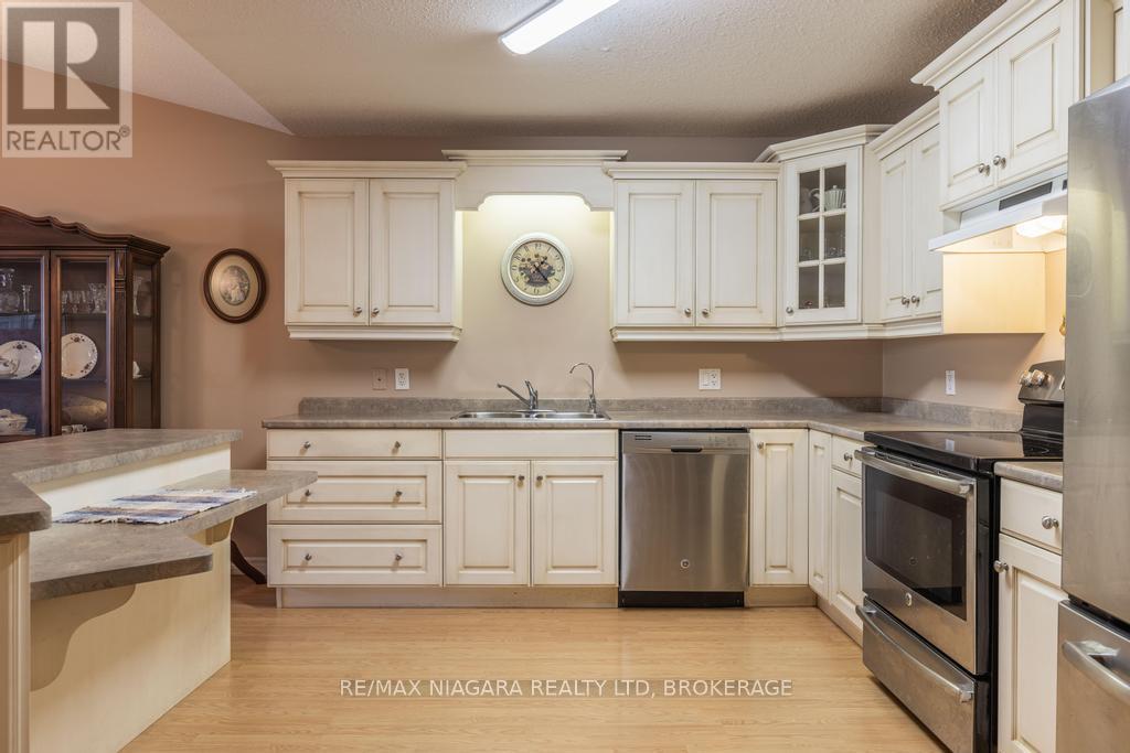 35 - 605 Welland Avenue, St. Catharines (444 - Carlton/bunting), Ontario  L2M 7Z7 - Photo 6 - X11882305
