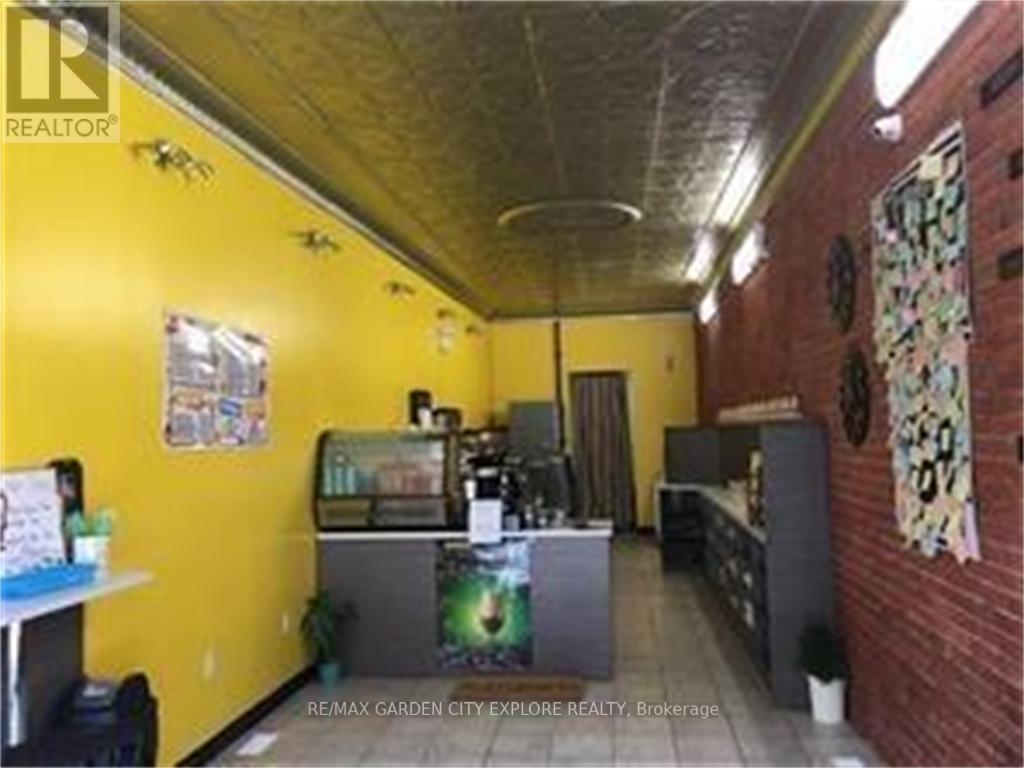 5024 Centre Street, Niagara Falls (214 - Clifton Hill), Ontario  L2G 3N7 - Photo 2 - X11882543