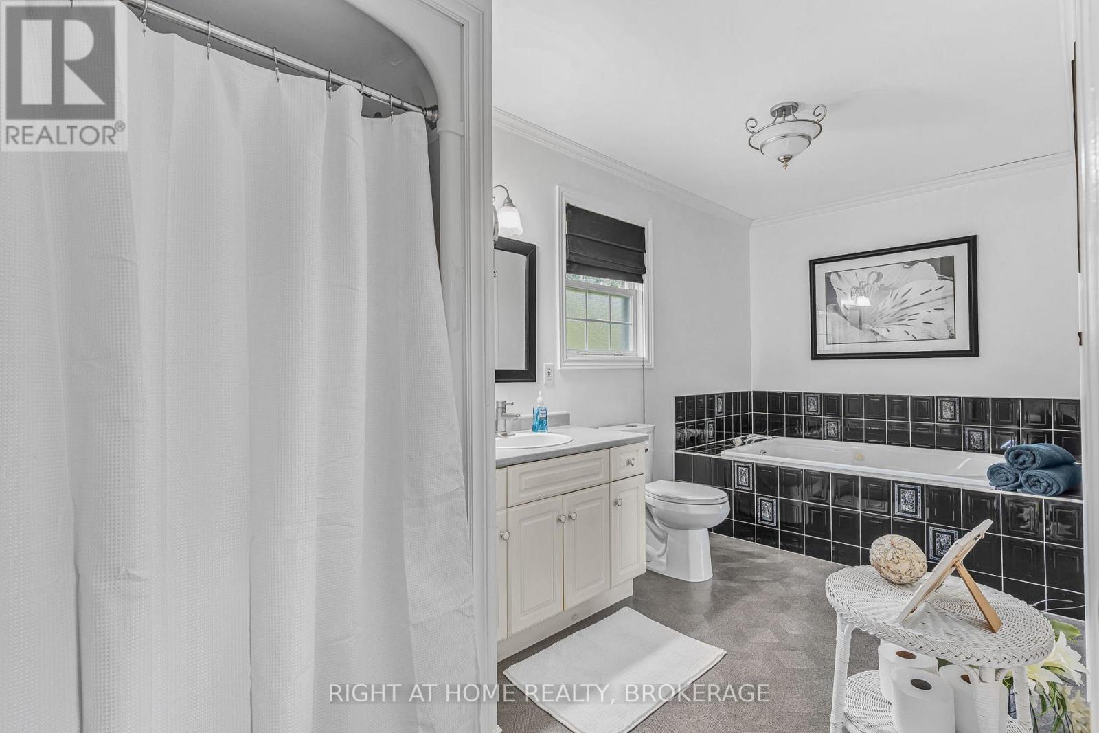 18 Topham Boulevard, Welland (N. Welland), Ontario  L3C 7E1 - Photo 17 - X11924199