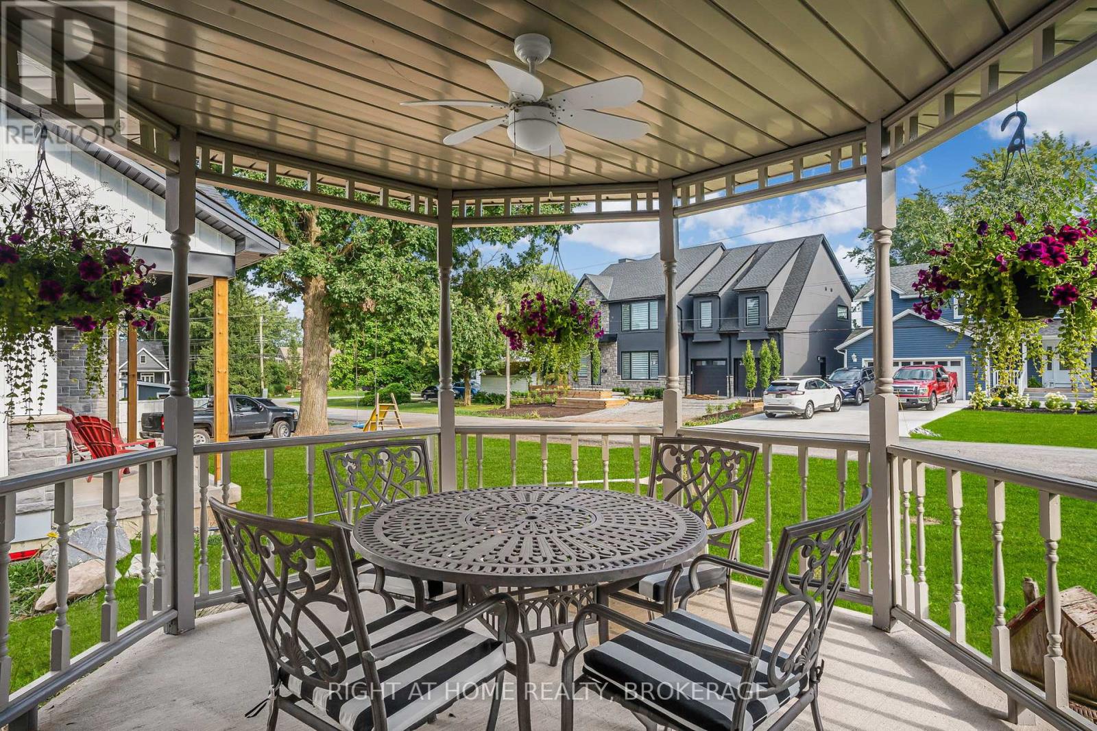 18 Topham Boulevard, Welland (N. Welland), Ontario  L3C 7E1 - Photo 2 - X11924199