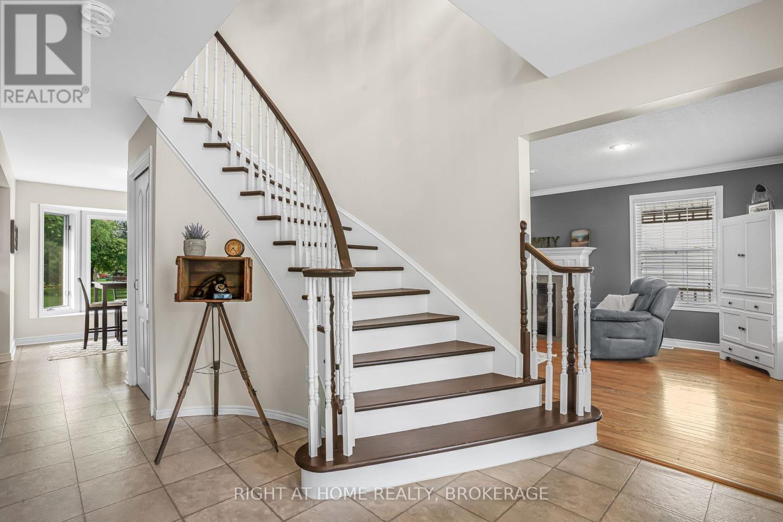 18 Topham Boulevard, Welland (N. Welland), Ontario  L3C 7E1 - Photo 3 - X11924199
