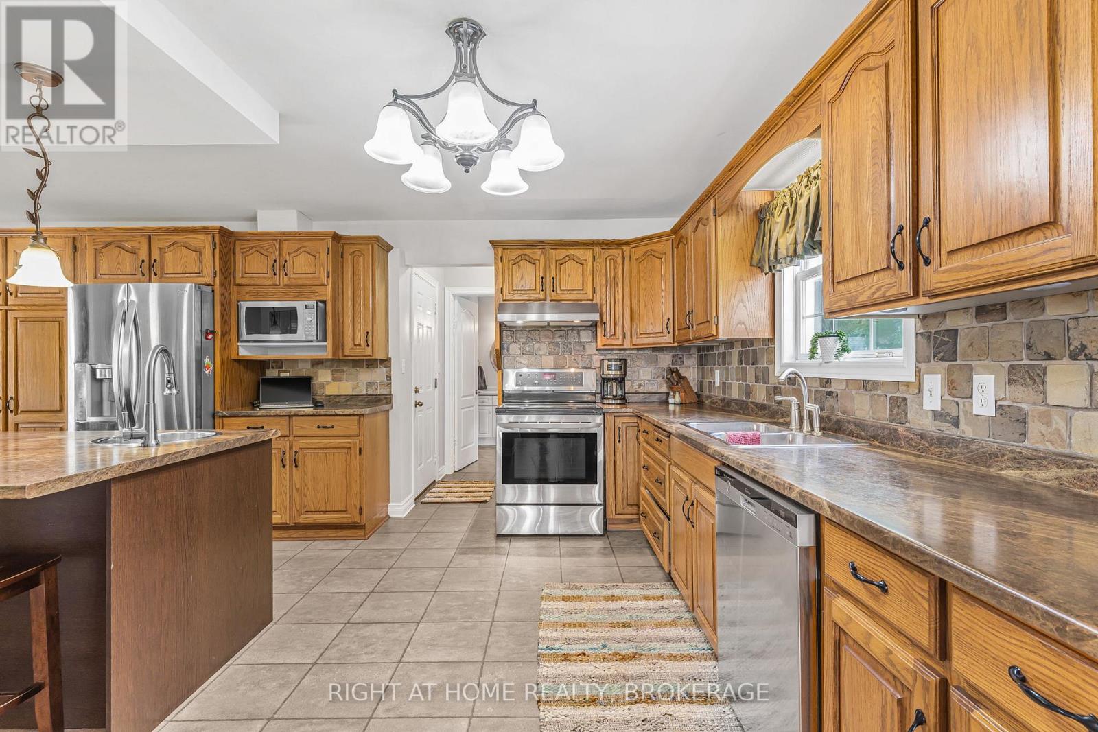 18 Topham Boulevard, Welland (N. Welland), Ontario  L3C 7E1 - Photo 7 - X11924199