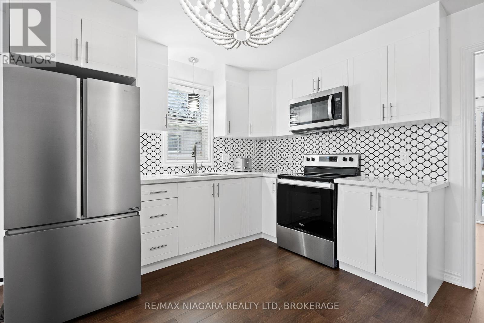 3967 Welland Street, Niagara Falls (223 - Chippawa), Ontario  L2G 6S6 - Photo 11 - X11924712