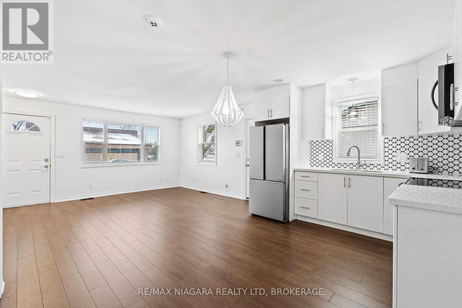 3967 Welland Street, Niagara Falls (223 - Chippawa), Ontario  L2G 6S6 - Photo 13 - X11924712