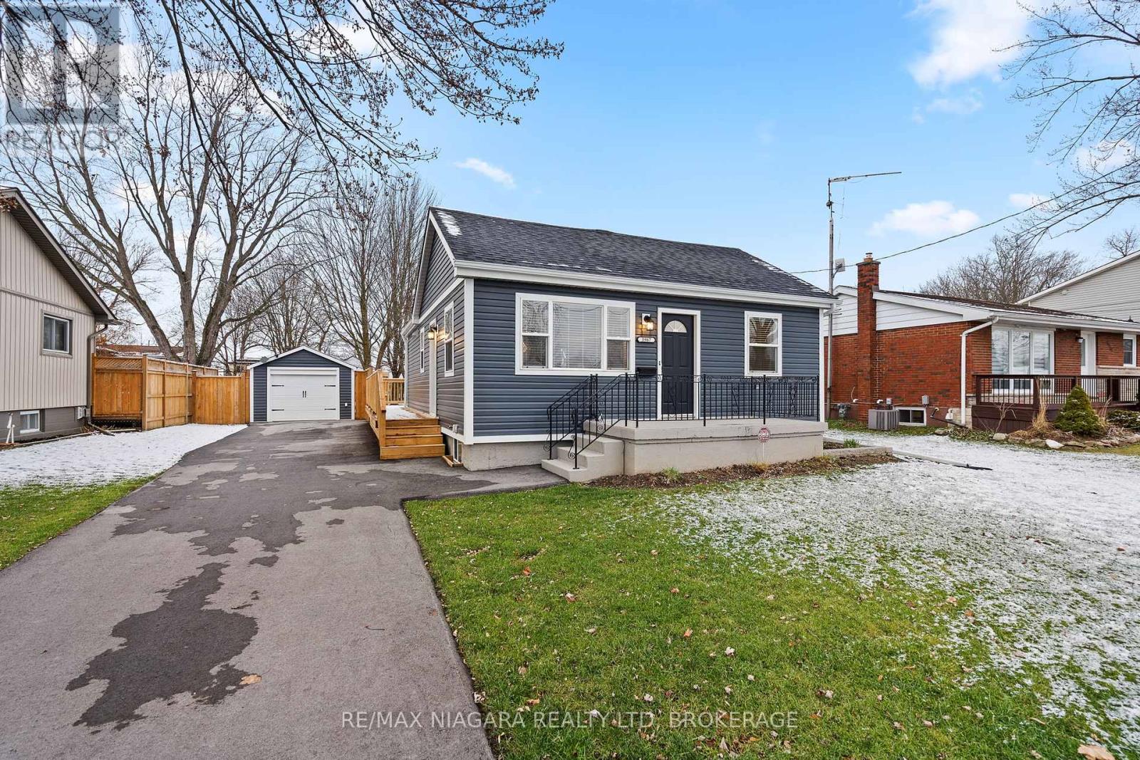 3967 Welland Street, Niagara Falls (223 - Chippawa), Ontario  L2G 6S6 - Photo 2 - X11924712