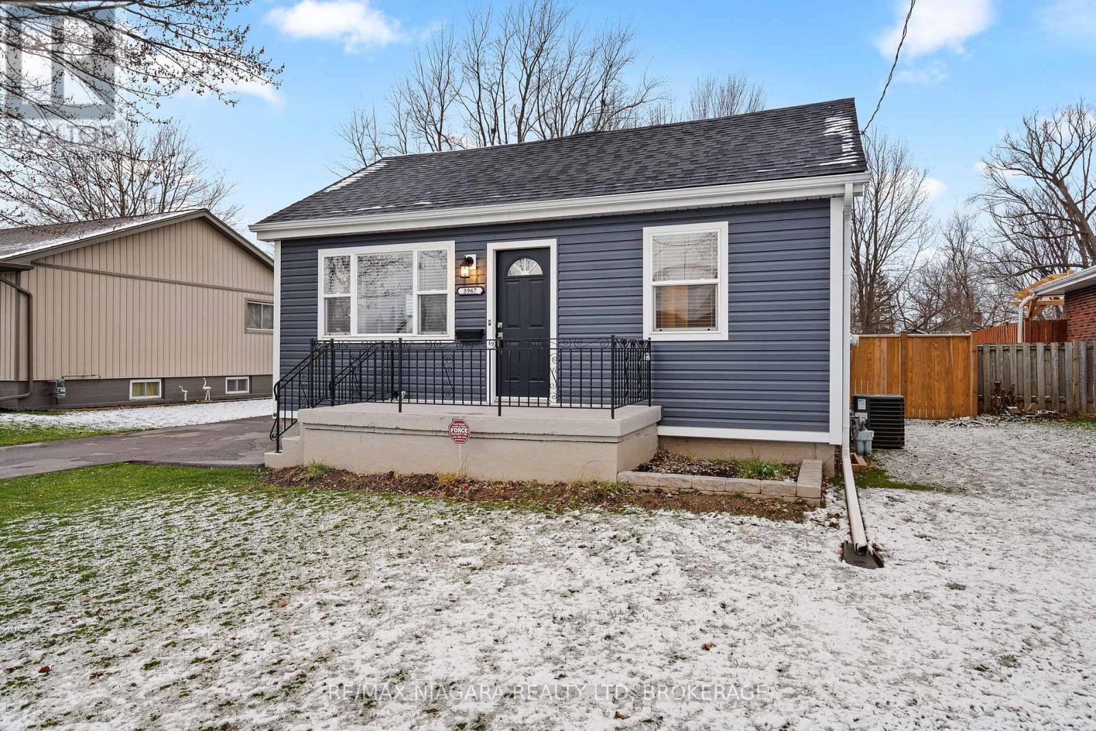 3967 Welland Street, Niagara Falls (223 - Chippawa), Ontario  L2G 6S6 - Photo 3 - X11924712