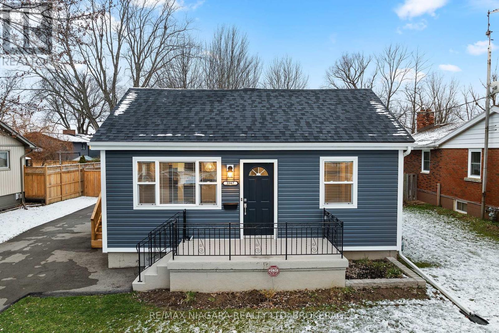 3967 Welland Street, Niagara Falls (223 - Chippawa), Ontario  L2G 6S6 - Photo 4 - X11924712