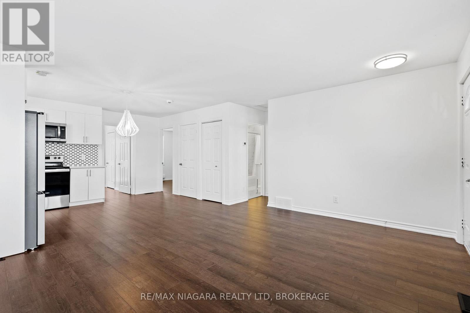 3967 Welland Street, Niagara Falls (223 - Chippawa), Ontario  L2G 6S6 - Photo 6 - X11924712