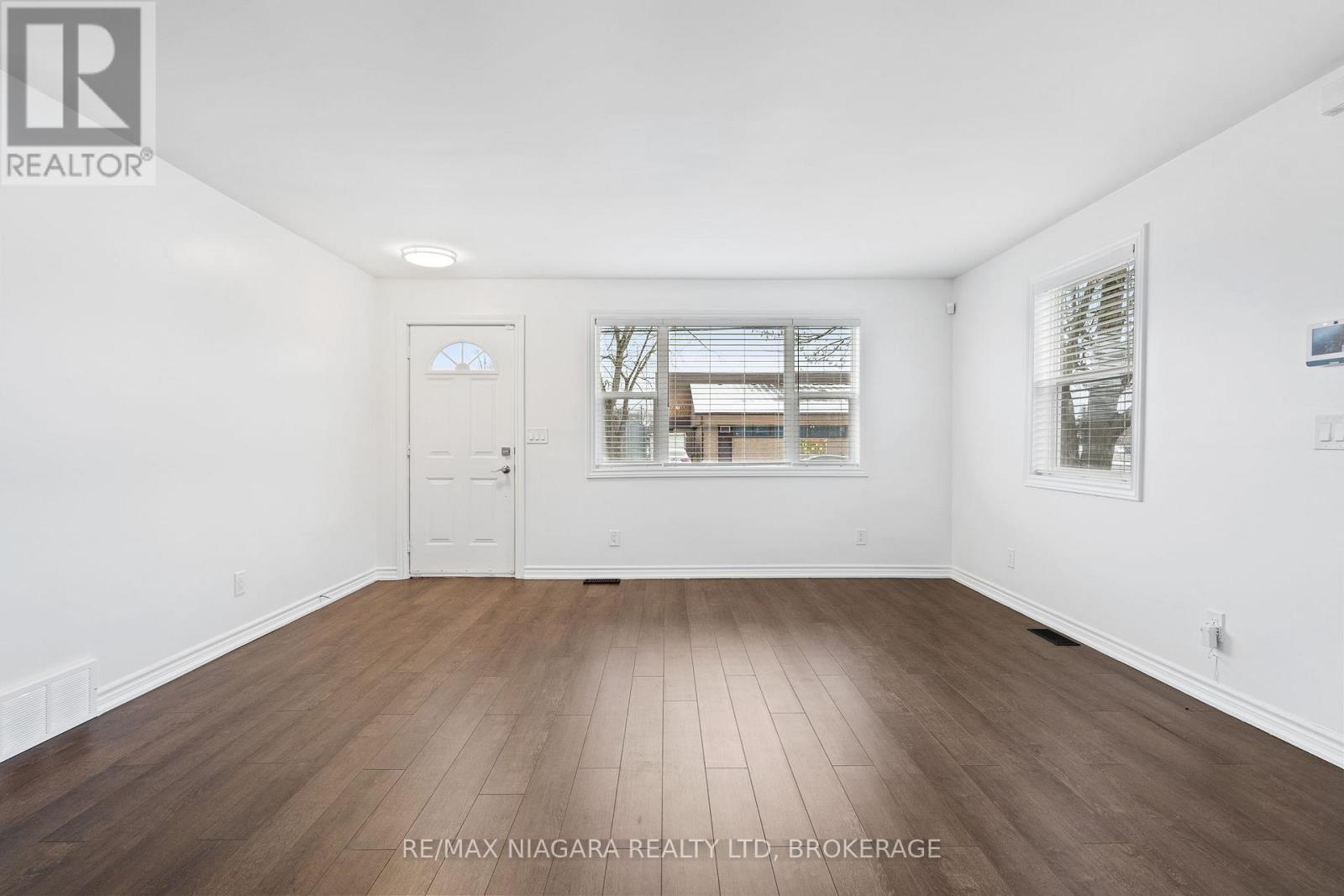 3967 Welland Street, Niagara Falls (223 - Chippawa), Ontario  L2G 6S6 - Photo 8 - X11924712