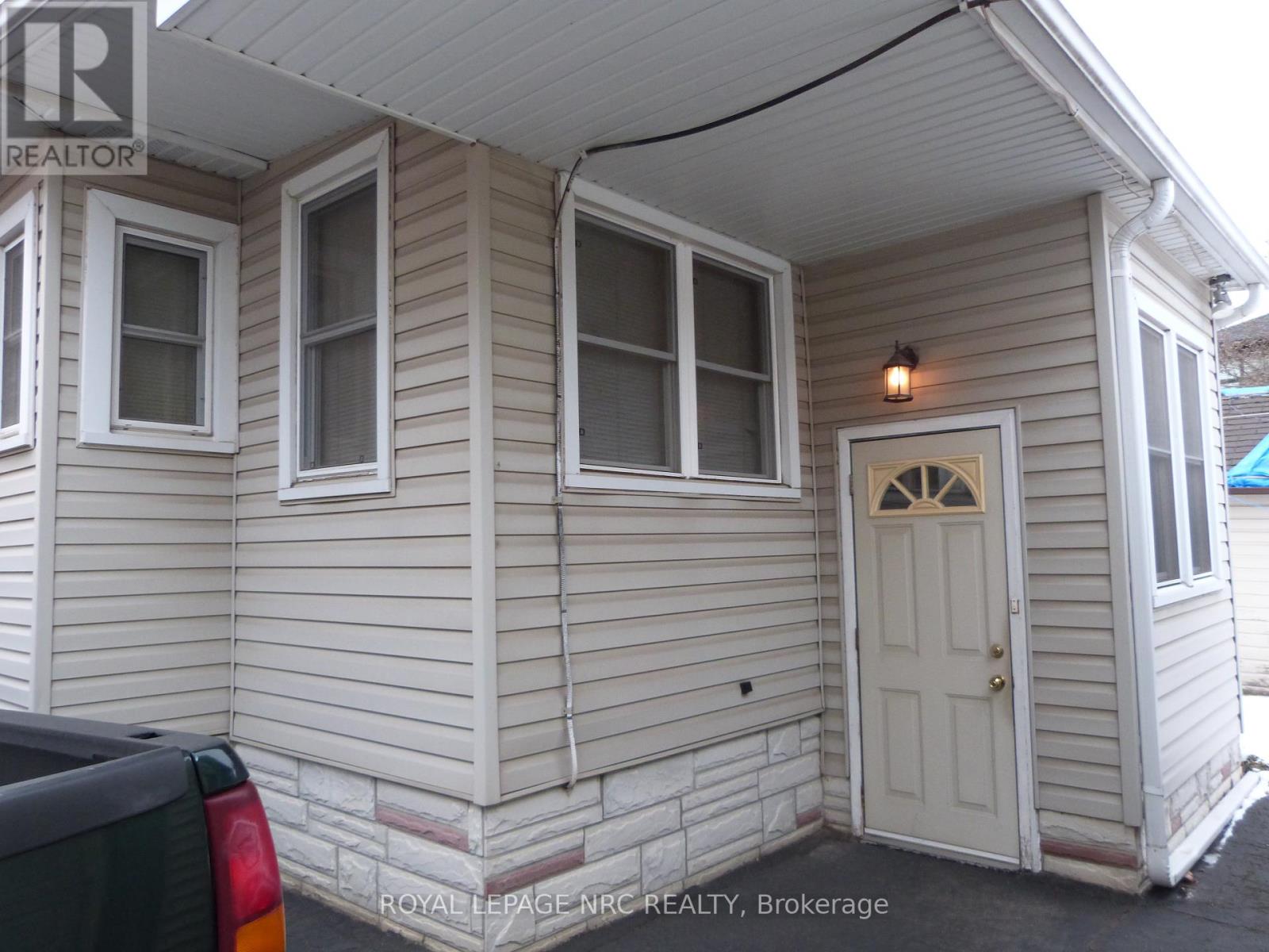 5952 Dorchester Road, Niagara Falls (Dorchester), Ontario  L2G 5S9 - Photo 2 - X11925751