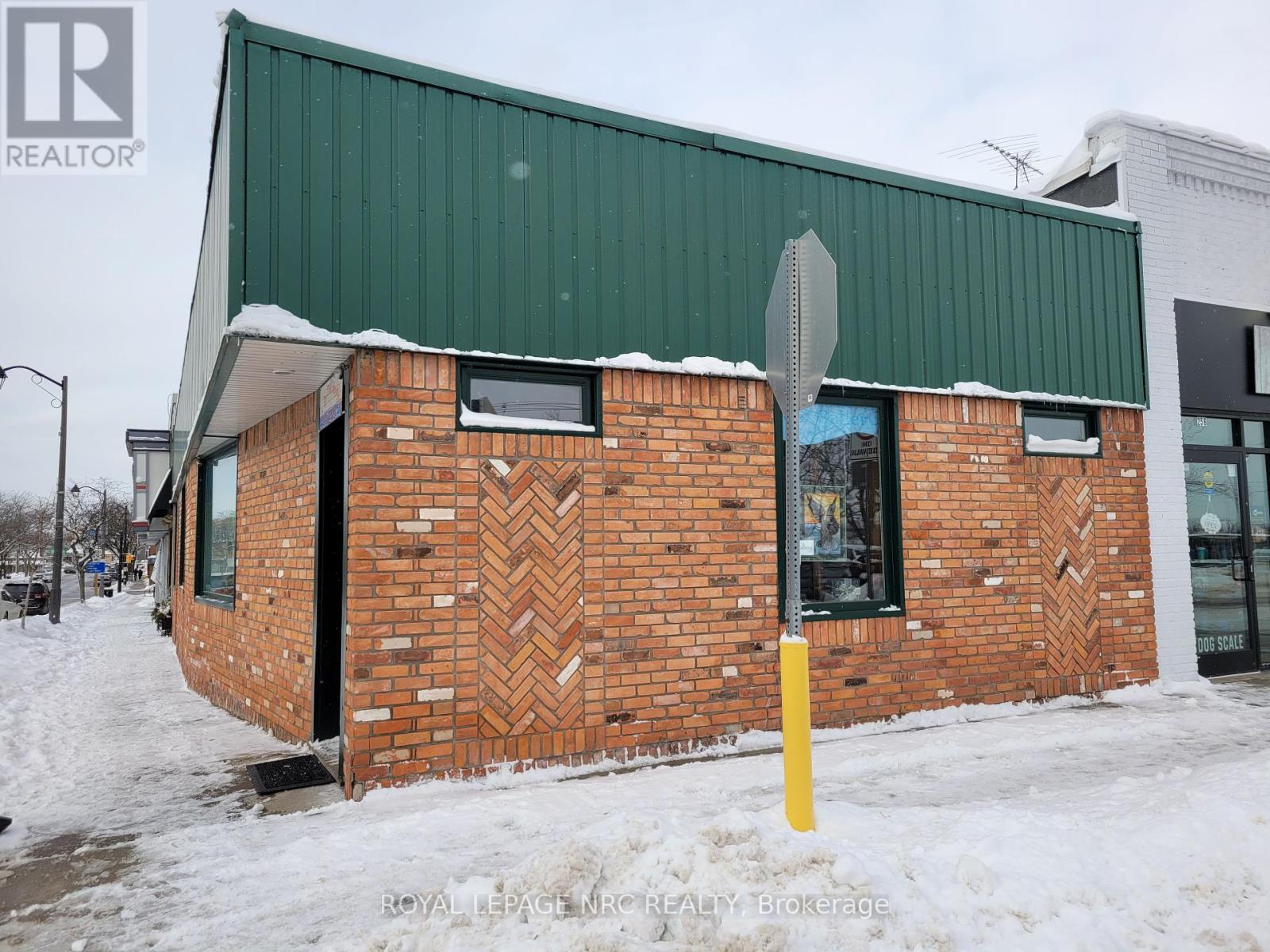 1 Clarence Street, Port Colborne (878 - Sugarloaf), Ontario  L3K 3E7 - Photo 2 - X11929872
