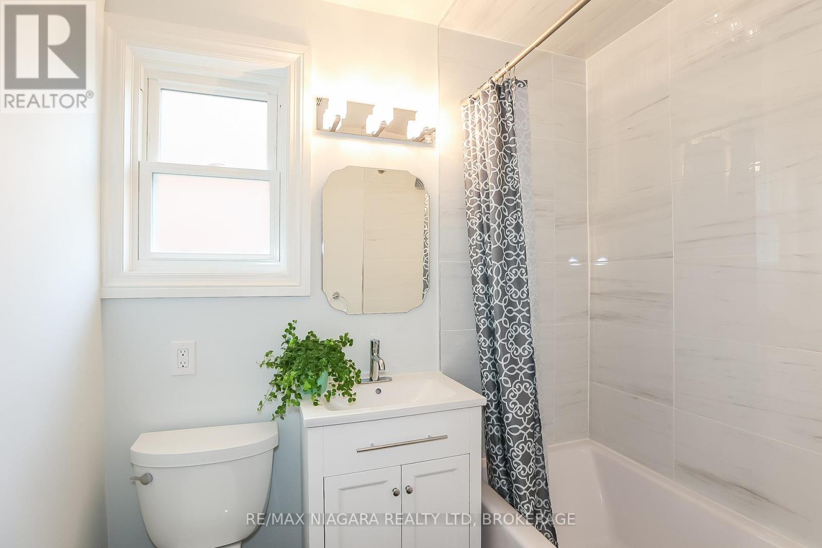 261 Vine Street, St. Catharines (446 - Fairview), Ontario  L2M 4T2 - Photo 3 - X11931503