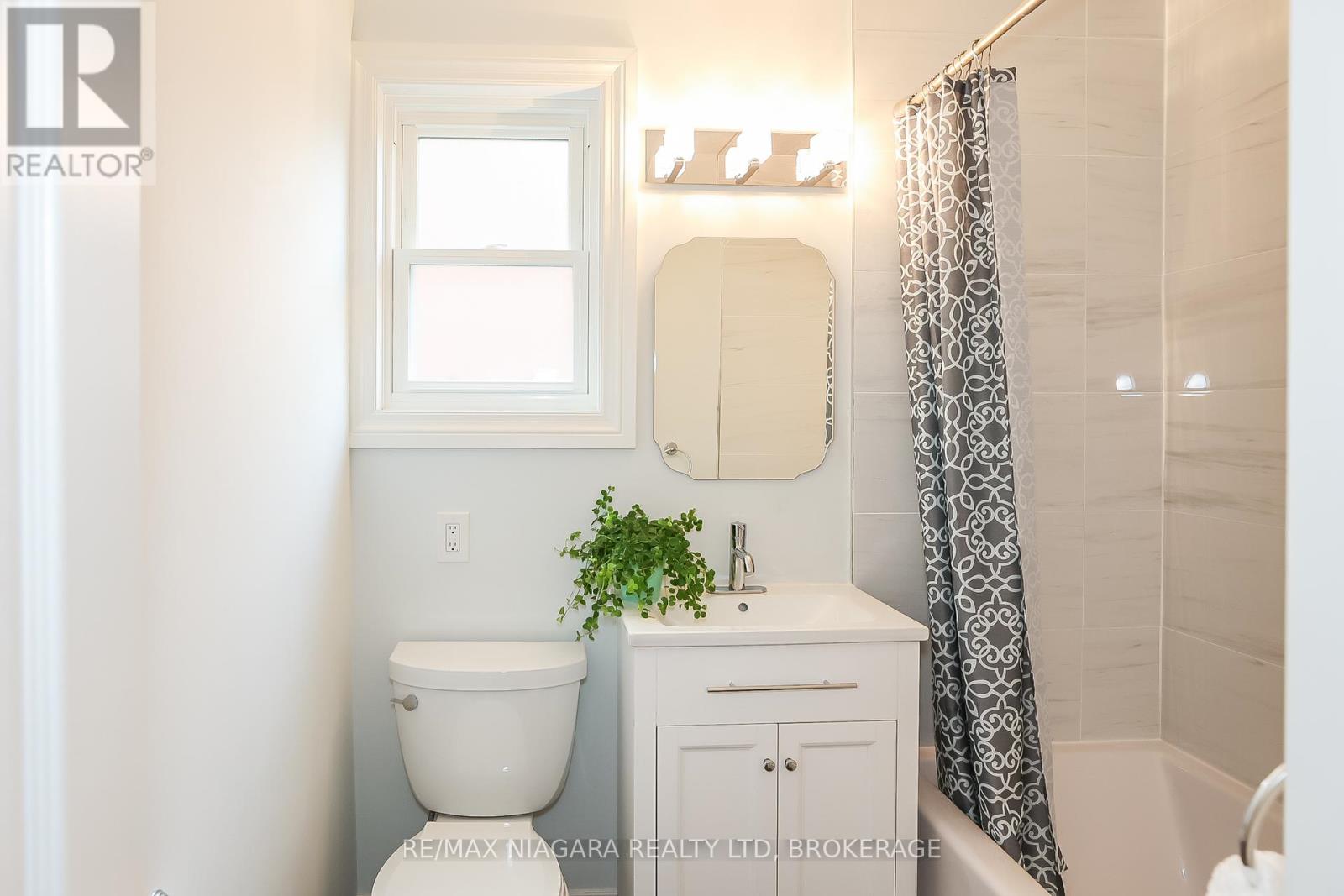261 Vine Street, St. Catharines (446 - Fairview), Ontario  L2M 4T2 - Photo 4 - X11931503