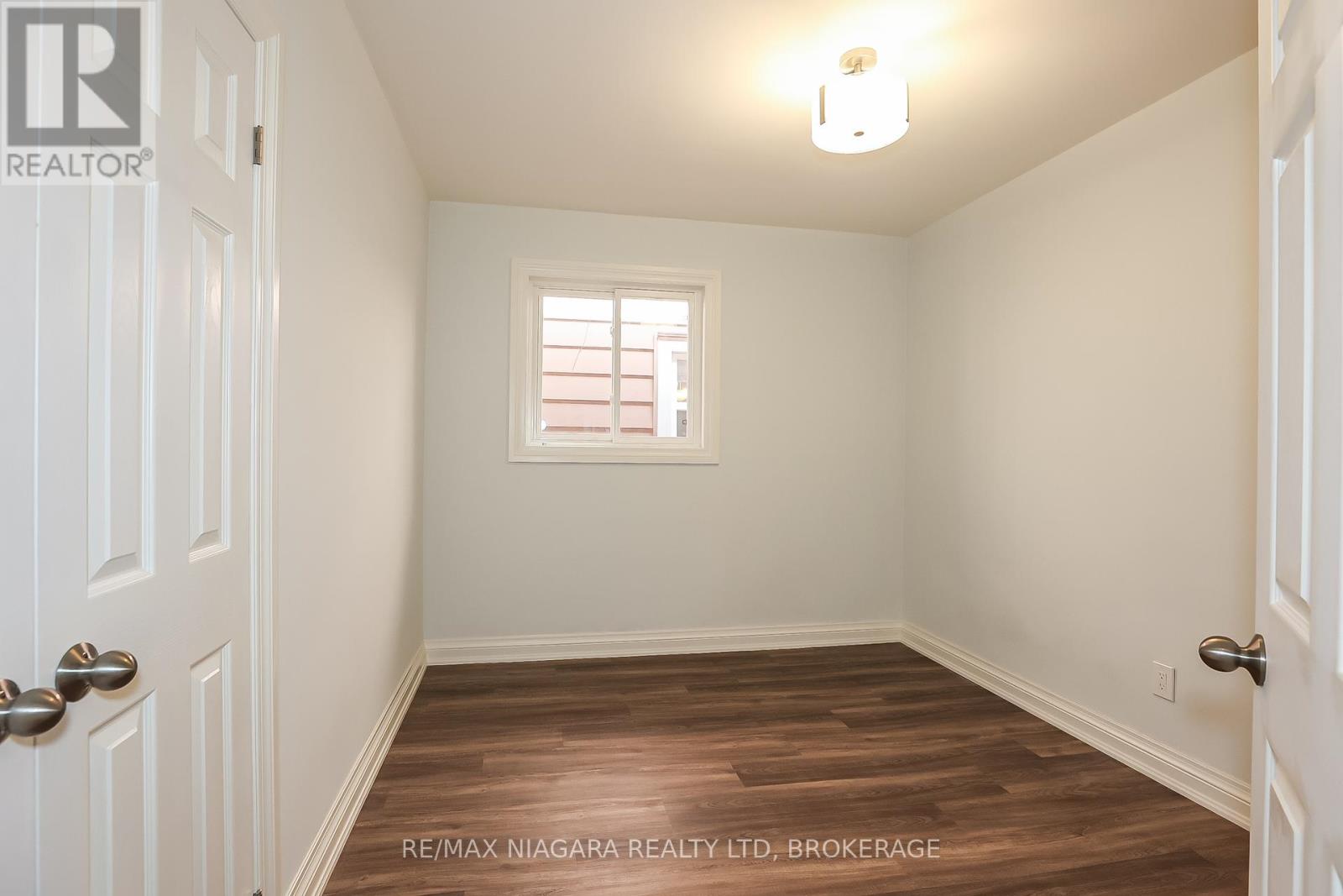 261 Vine Street, St. Catharines (446 - Fairview), Ontario  L2M 4T2 - Photo 5 - X11931503