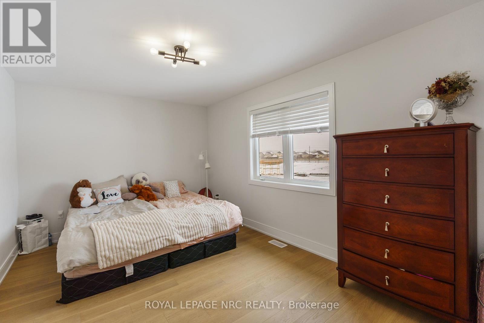 7384 Splendour Drive, Niagara Falls (222 - Brown), Ontario  L2H 3V8 - Photo 18 - X11943201