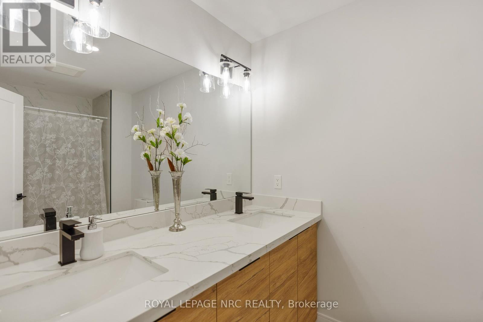 7384 Splendour Drive, Niagara Falls (222 - Brown), Ontario  L2H 3V8 - Photo 21 - X11943201