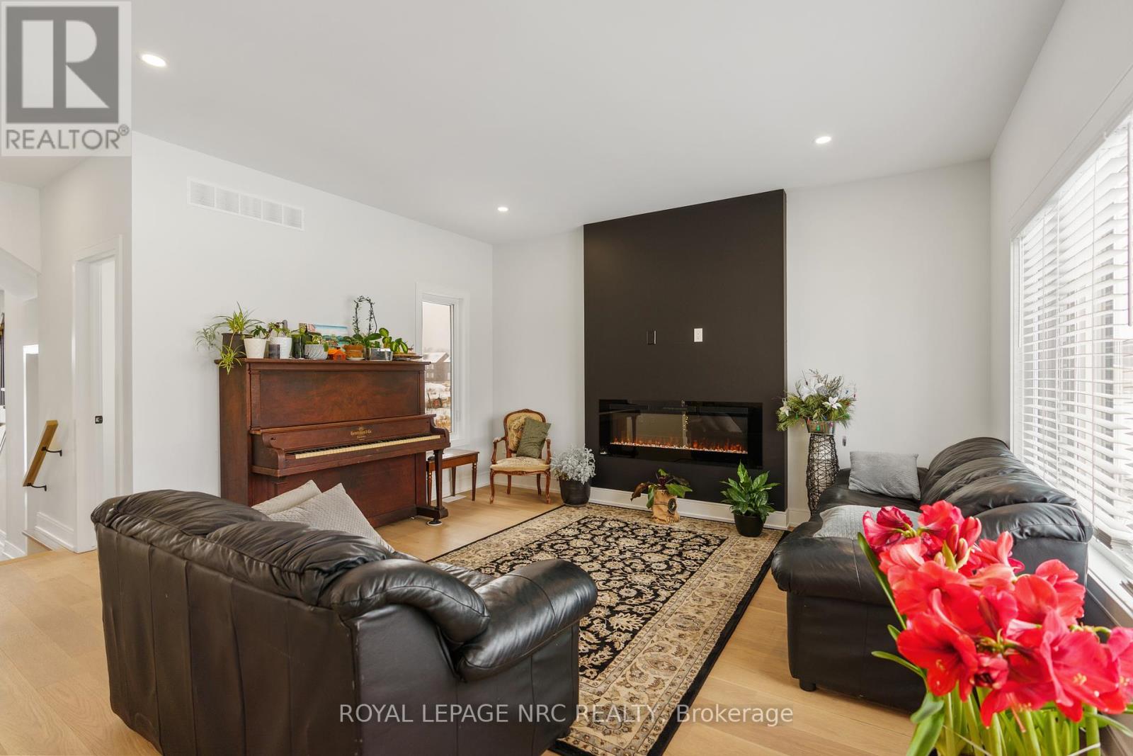 7384 Splendour Drive, Niagara Falls (222 - Brown), Ontario  L2H 3V8 - Photo 8 - X11943201