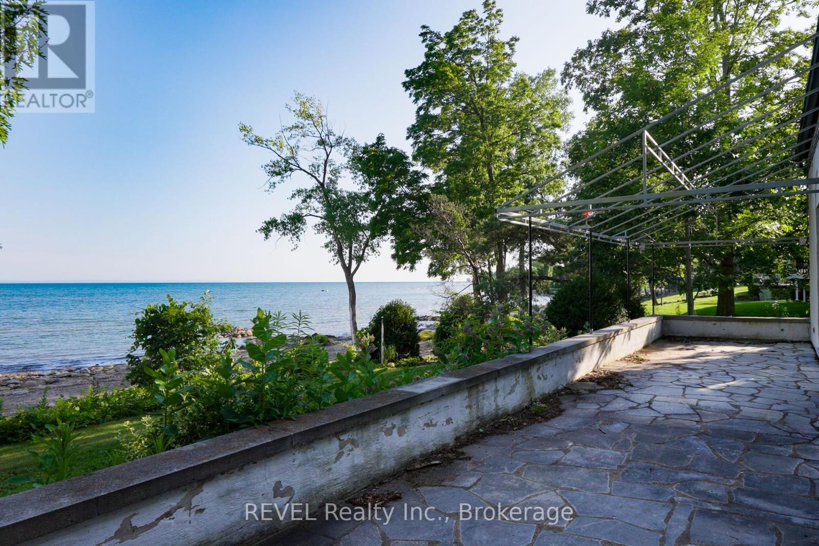 3307 Lakecrest Court, Fort Erie (335 - Ridgeway), Ontario  L0S 1N0 - Photo 5 - X11945533