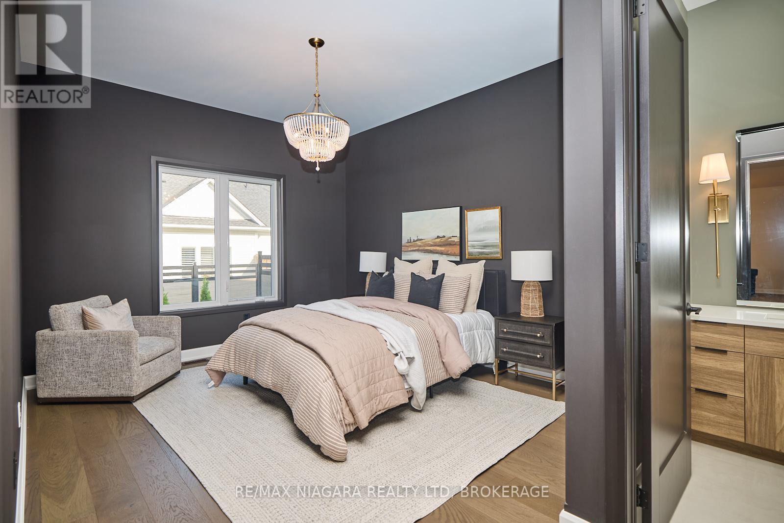 11 Butternut Crescent, Fort Erie (337 - Crystal Beach), Ontario  L0S 1N0 - Photo 4 - X11953996