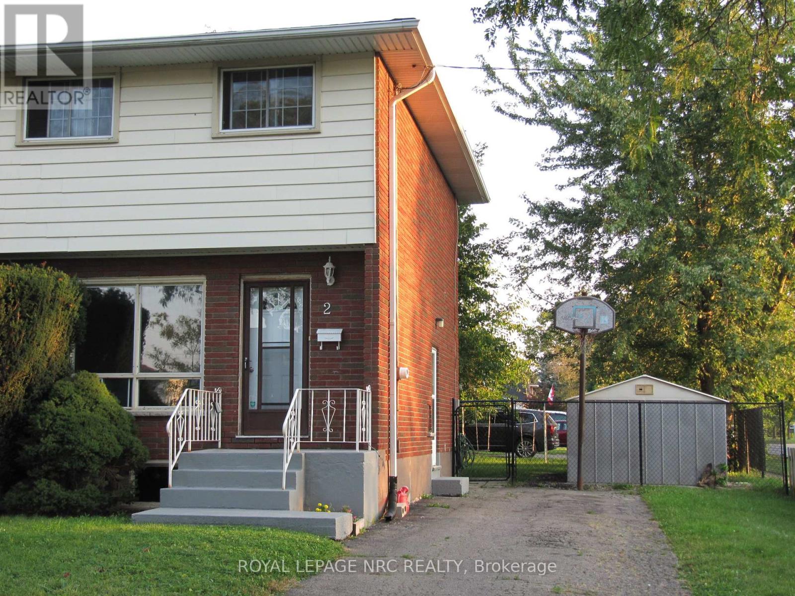 2 Black Knight Road, St. Catharines (443 - Lakeport), Ontario  L2N 3C1 - Photo 2 - X11958431