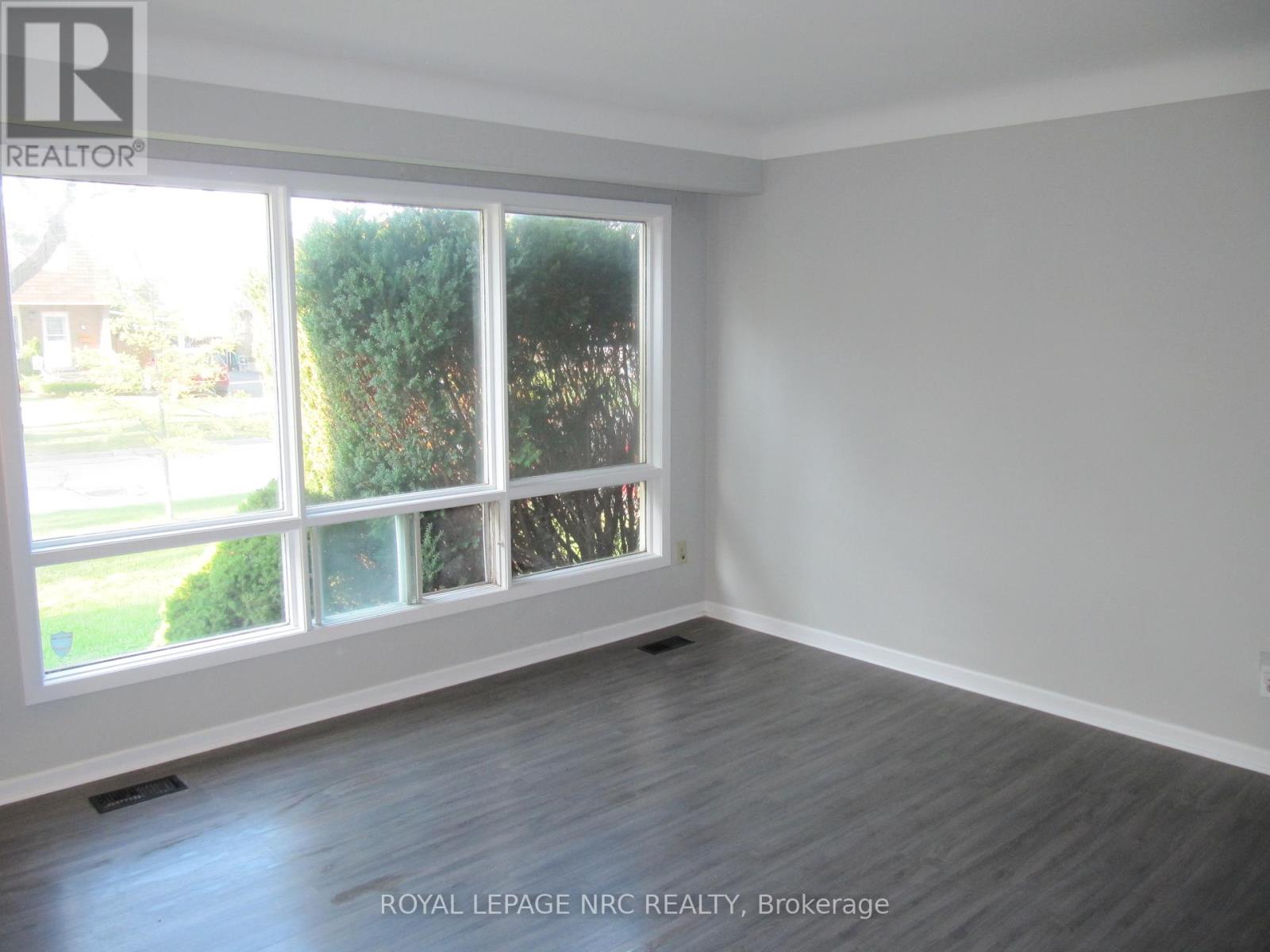 2 Black Knight Road, St. Catharines (443 - Lakeport), Ontario  L2N 3C1 - Photo 7 - X11958431
