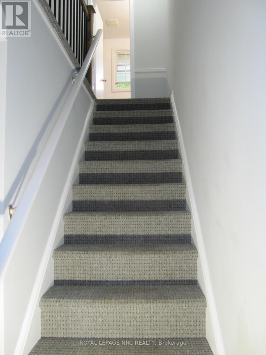 2 Black Knight Road, St. Catharines (443 - Lakeport), Ontario  L2N 3C1 - Photo 9 - X11958431