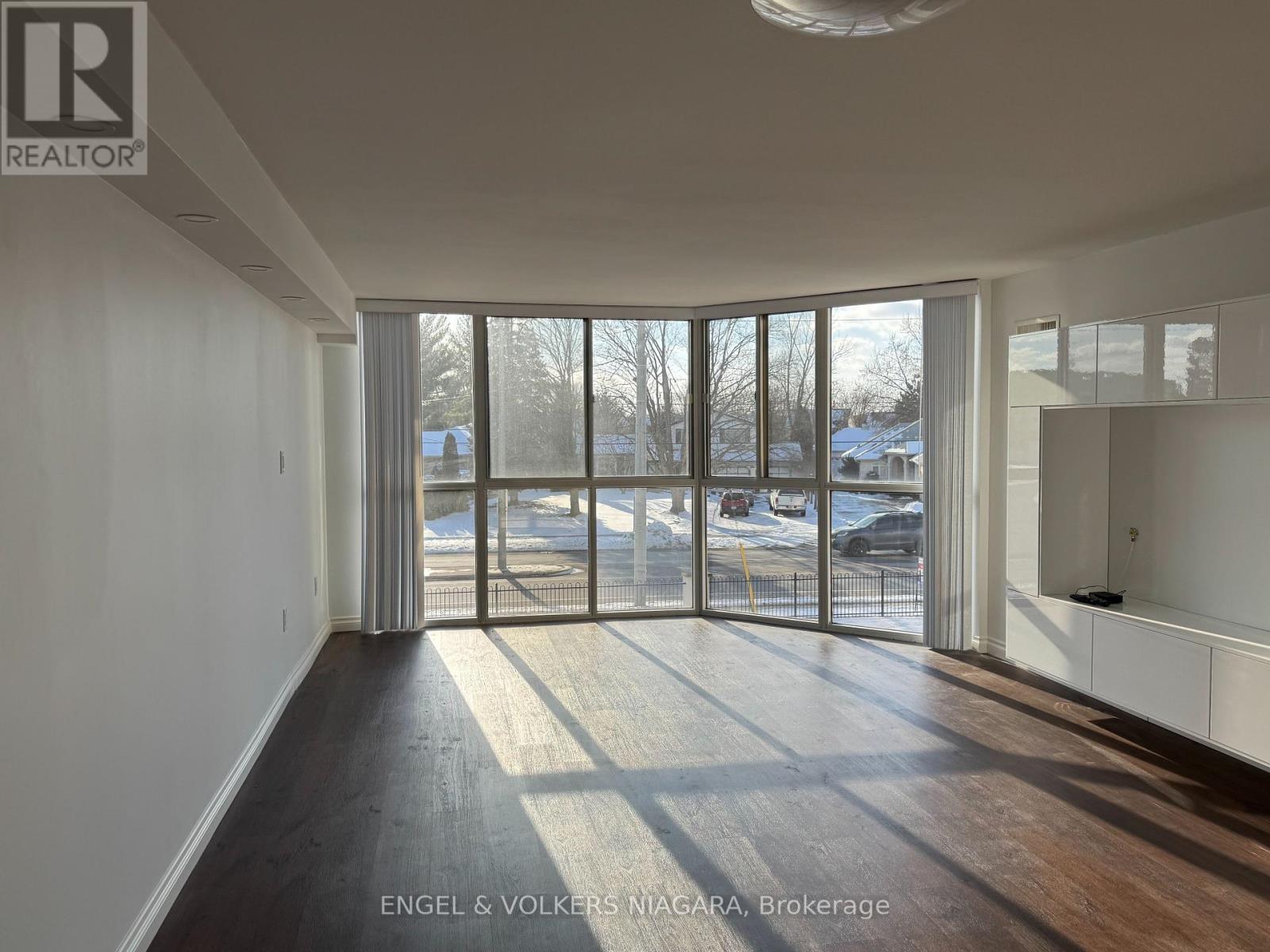 202 - 162 Martindale Road N, St. Catharines (Grapeview), Ontario  L2S 3S4 - Photo 8 - X11964916