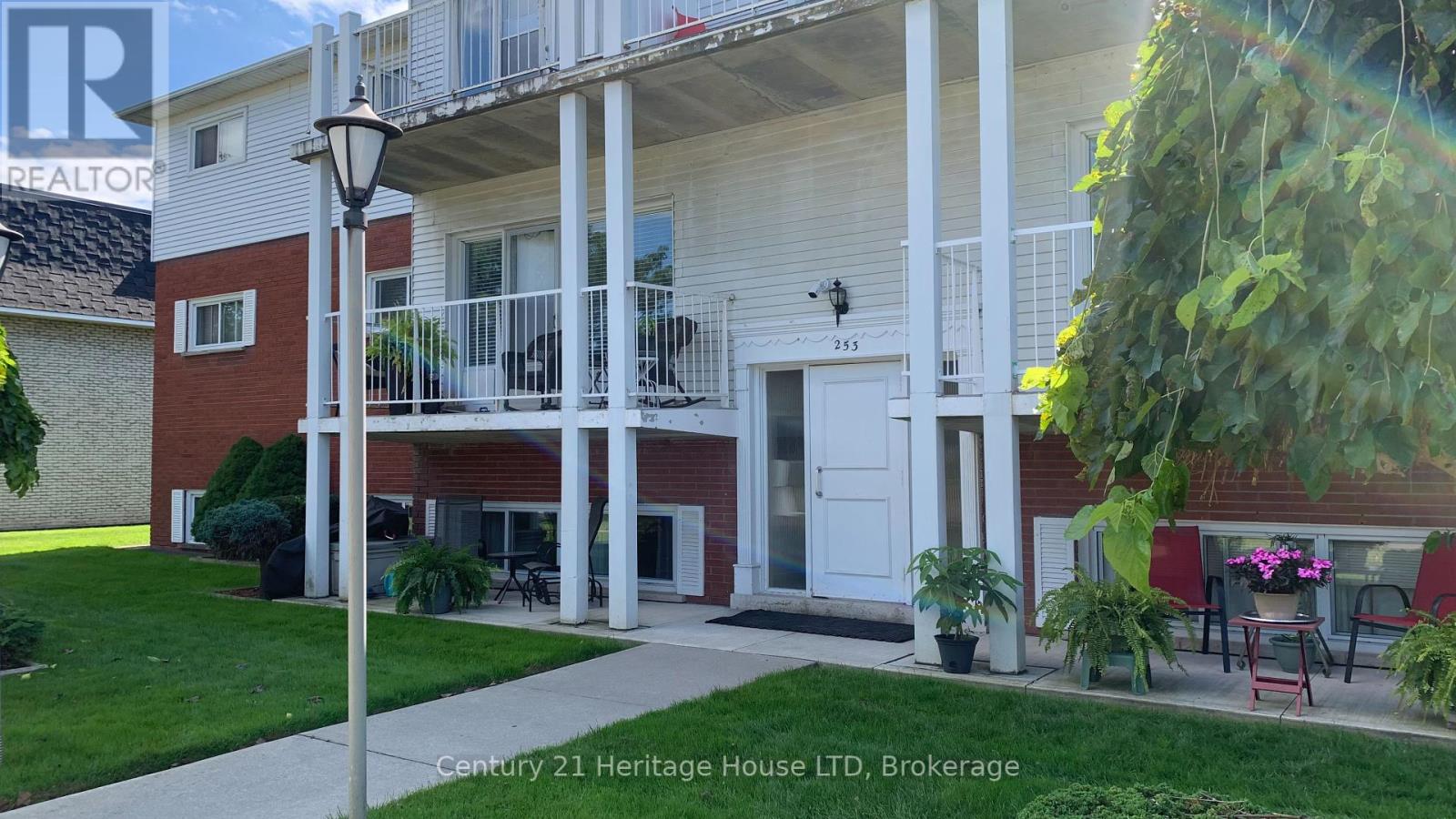 204 - 253 Fitch Street, Welland (769 - Prince Charles), Ontario  L3C 4W3 - Photo 6 - X11965113