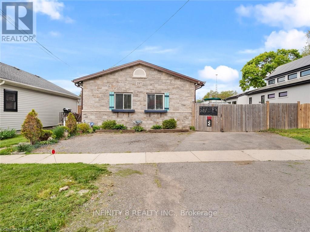 257 Ridge Road S, Fort Erie (337 - Crystal Beach), Ontario  L0S 1B0 - Photo 2 - X11967140