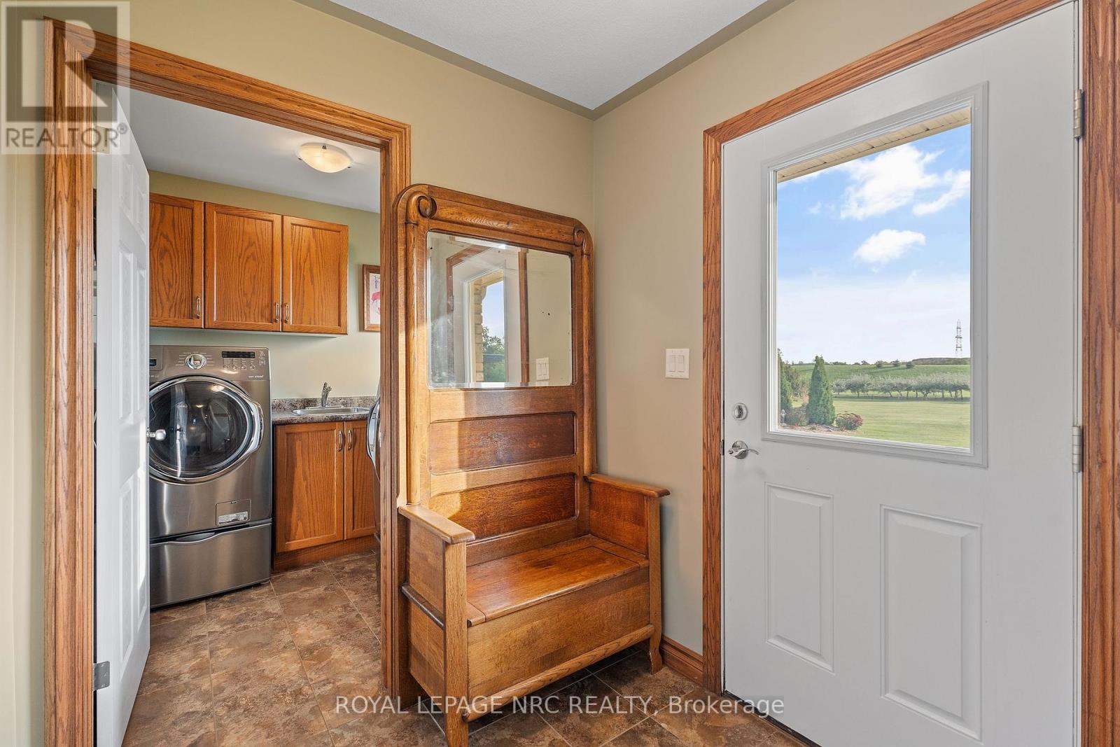 8350 Young Street, Grimsby (055 - Grimsby Escarpment), Ontario  L0R 1M0 - Photo 4 - X11968808