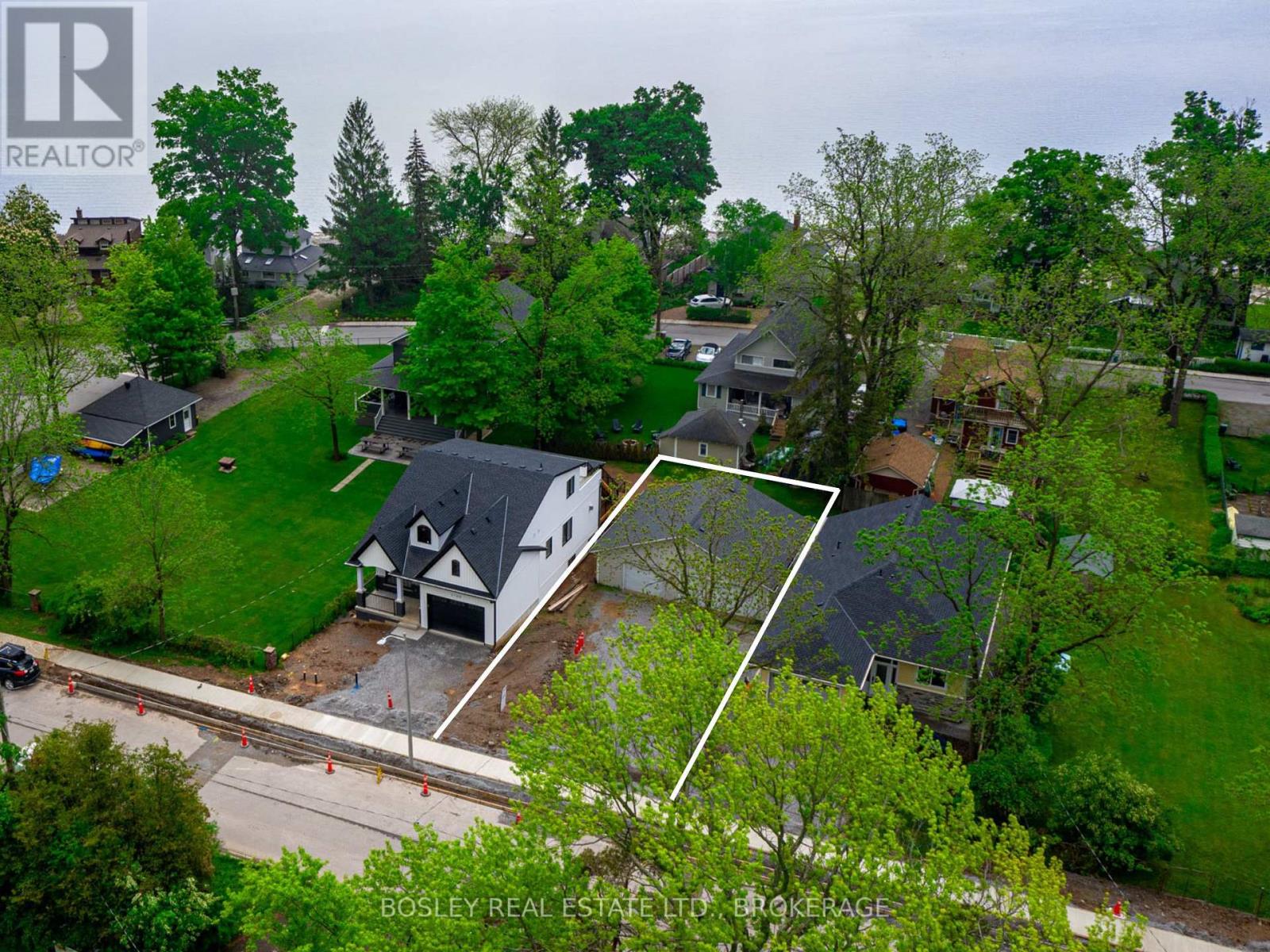 3713 Ryan Avenue, Fort Erie (337 - Crystal Beach), Ontario  L0S 1B0 - Photo 2 - X11971249