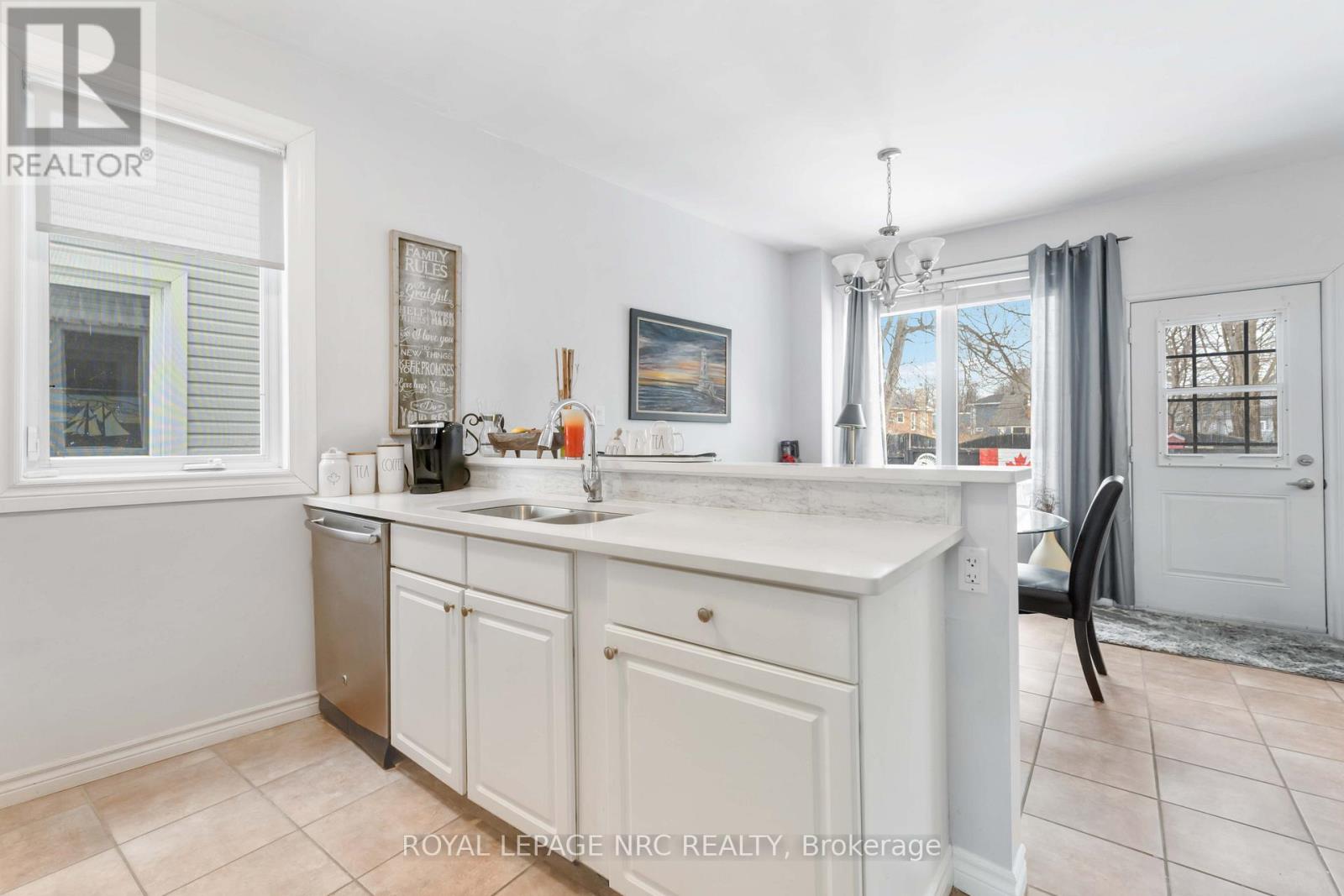 207 Cambridge Road E, Fort Erie (Crystal Beach), Ontario  L0S 1B0 - Photo 10 - X11971815