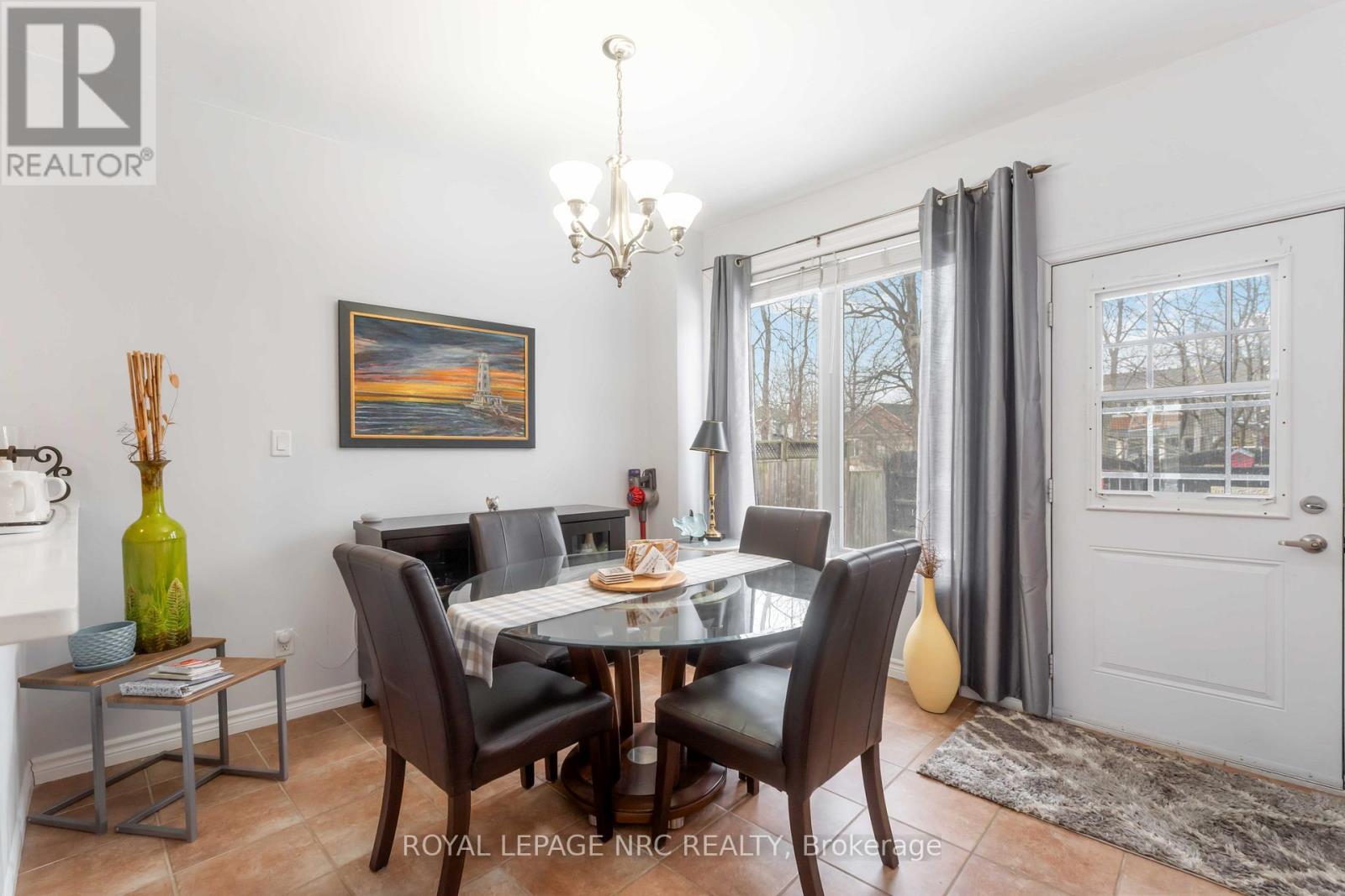 207 Cambridge Road E, Fort Erie (Crystal Beach), Ontario  L0S 1B0 - Photo 11 - X11971815