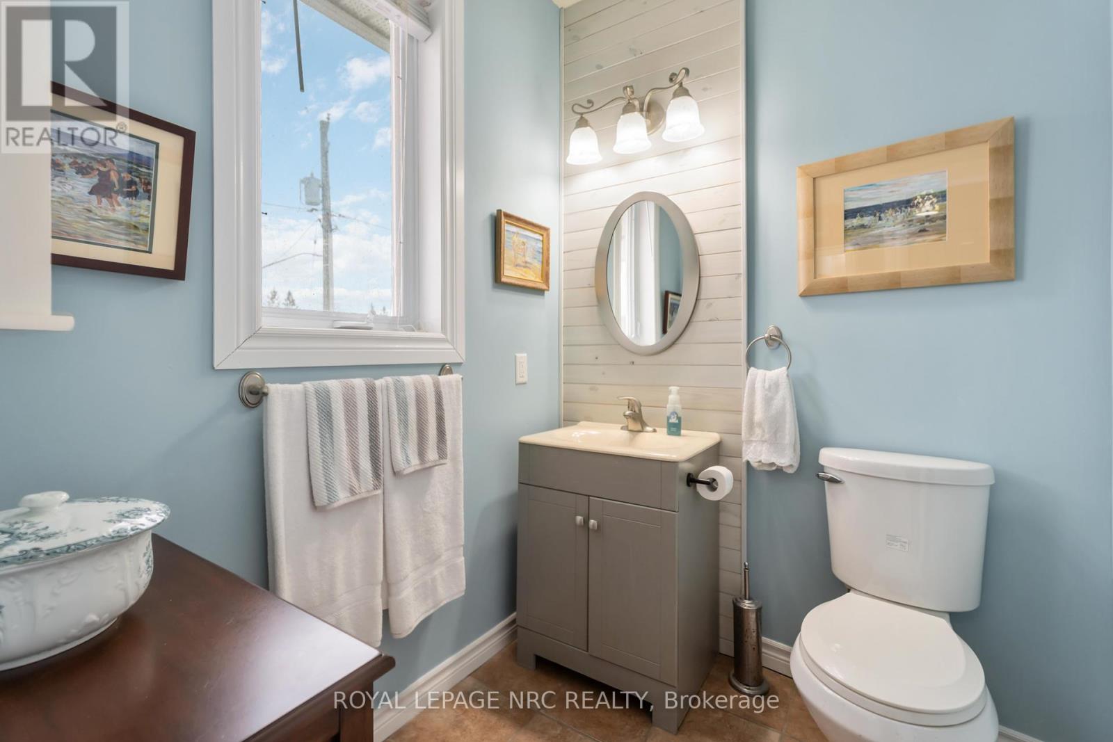 207 Cambridge Road E, Fort Erie (Crystal Beach), Ontario  L0S 1B0 - Photo 15 - X11971815