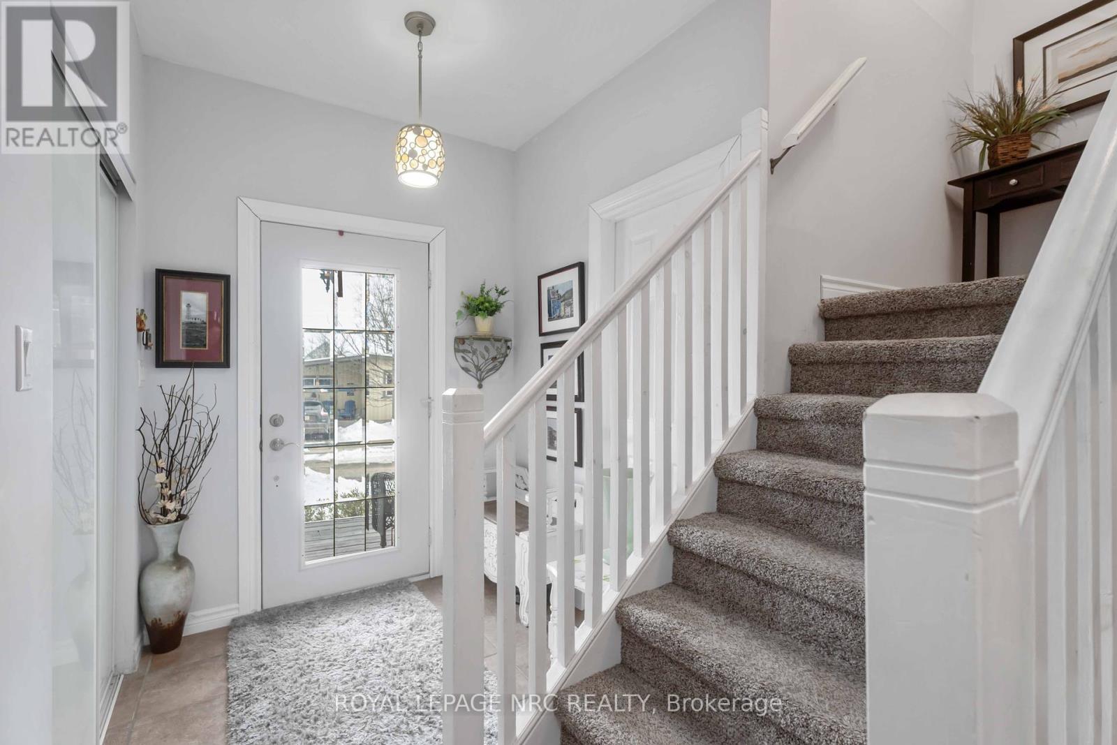 207 Cambridge Road E, Fort Erie (Crystal Beach), Ontario  L0S 1B0 - Photo 3 - X11971815