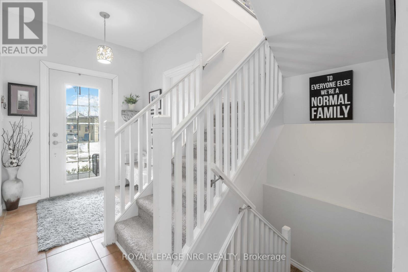 207 Cambridge Road E, Fort Erie (Crystal Beach), Ontario  L0S 1B0 - Photo 4 - X11971815