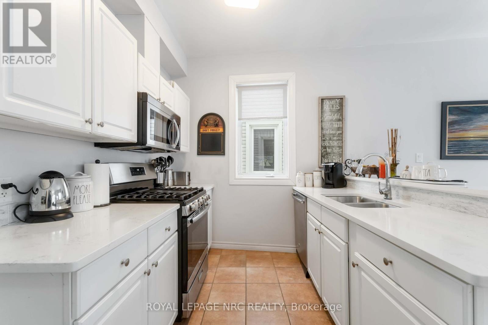 207 Cambridge Road E, Fort Erie (Crystal Beach), Ontario  L0S 1B0 - Photo 7 - X11971815