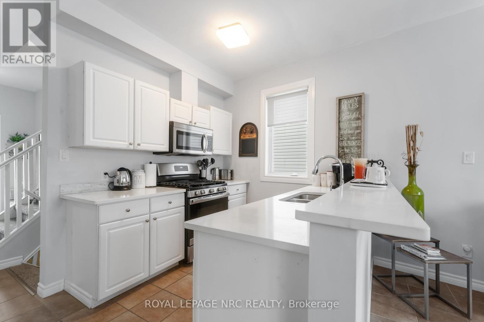 207 Cambridge Road E, Fort Erie (Crystal Beach), Ontario  L0S 1B0 - Photo 8 - X11971815
