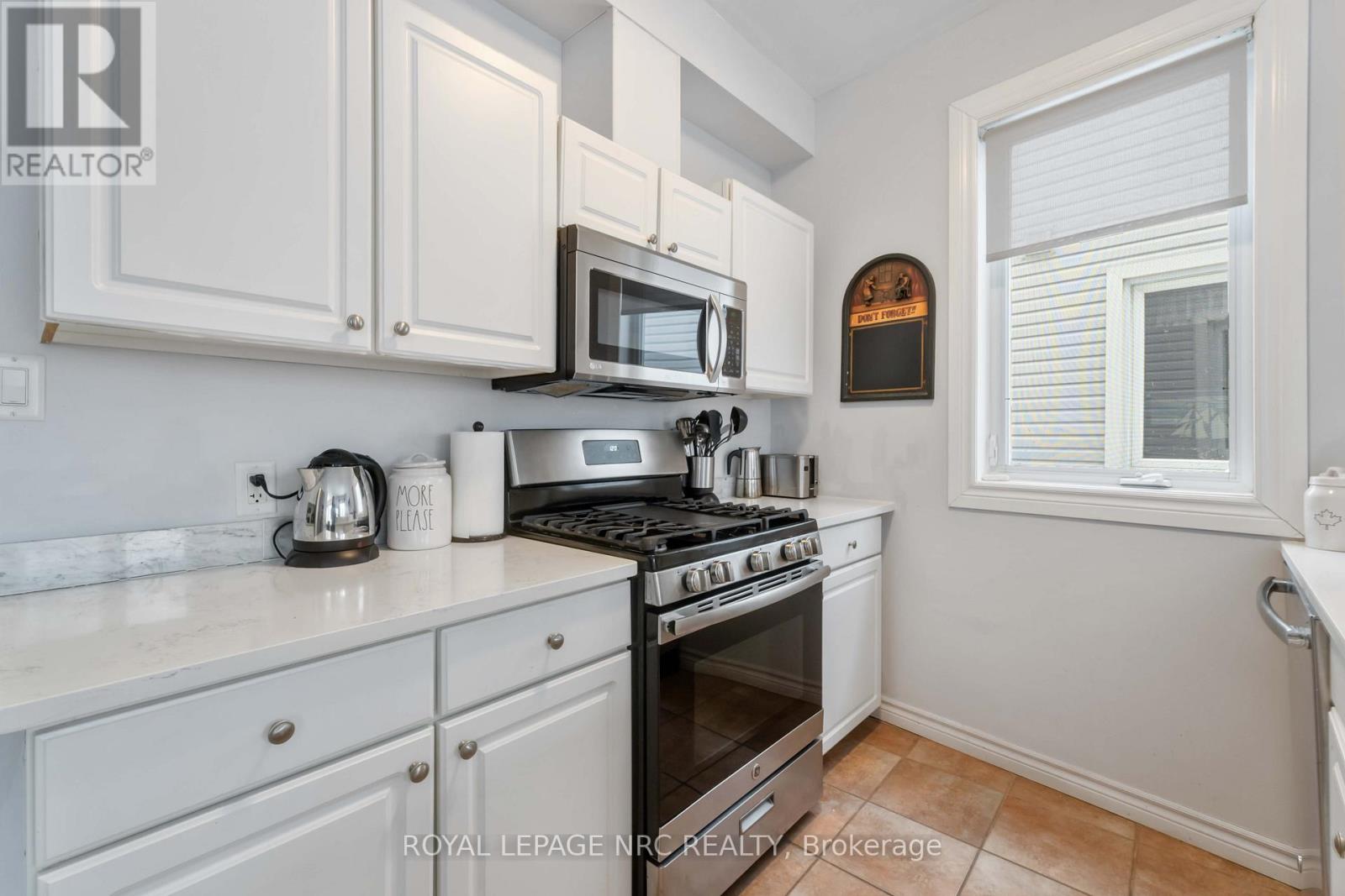 207 Cambridge Road E, Fort Erie (Crystal Beach), Ontario  L0S 1B0 - Photo 9 - X11971815