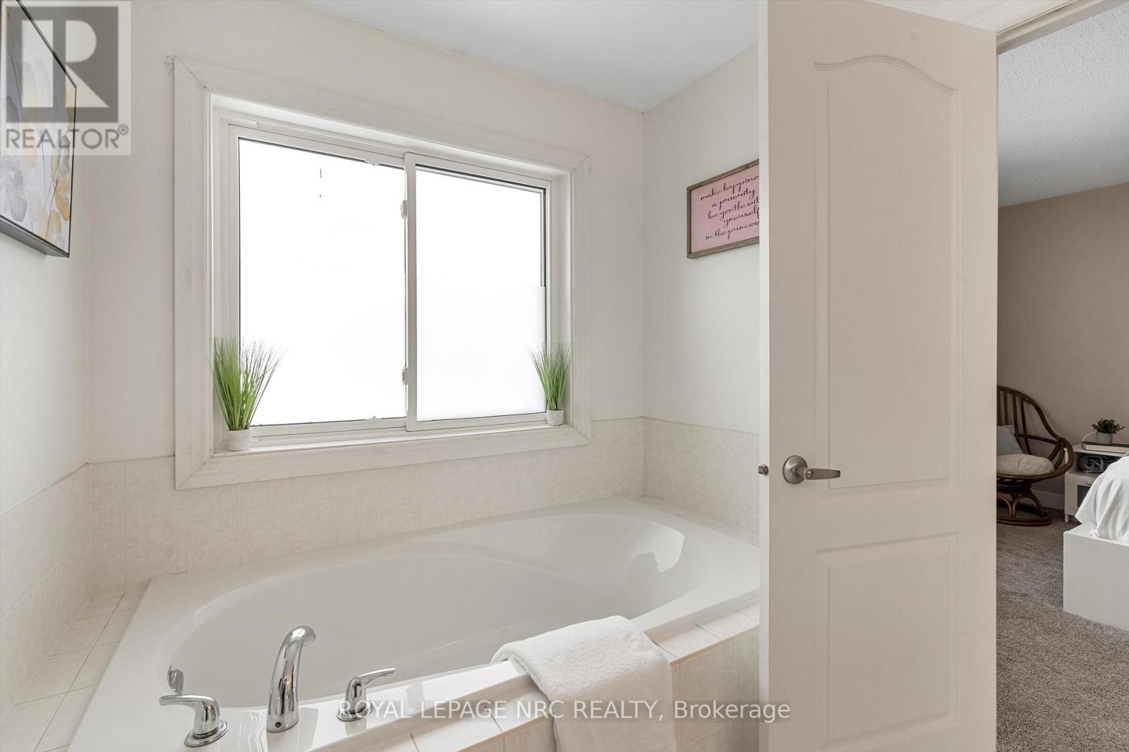 6 Mackenzie King Avenue, St. Catharines (Secord Woods), Ontario  L2P 0A1 - Photo 23 - X11973043