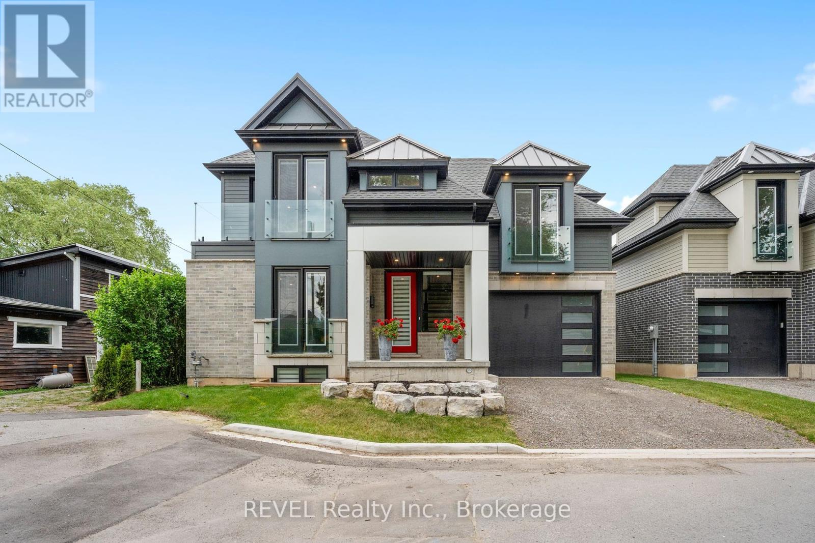 10 PAXTON AVENUE, st. catharines (438 - port dalhousie), Ontario