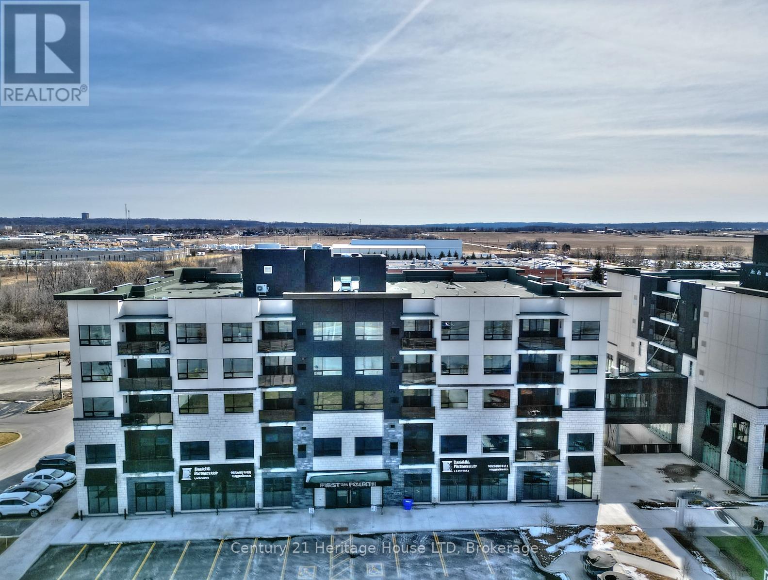 203 - 300b Fourth Avenue, St. Catharines (459 - Ridley), Ontario  L2S 0E6 - Photo 2 - X11999566